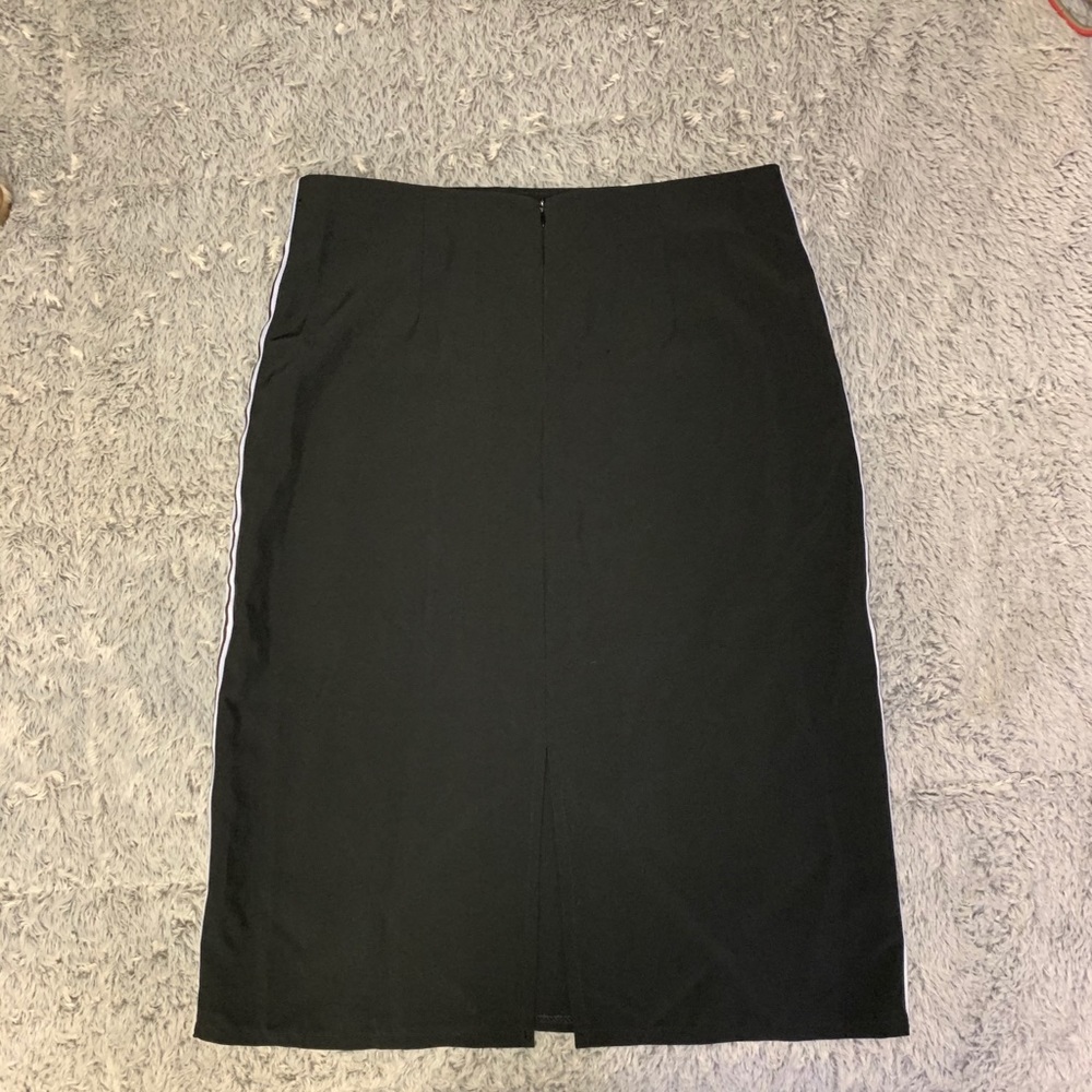 ✨3 for 20✨Black pencil skirt with white stripe